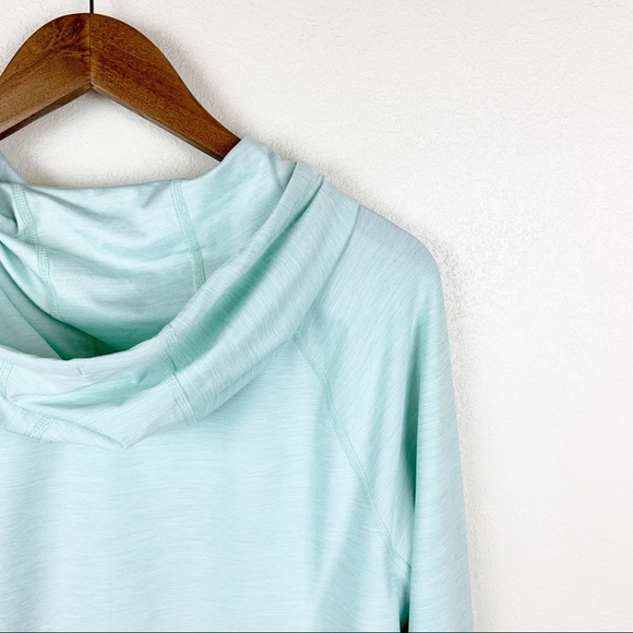 The North Face Motivation Flashdry Cropped Hoodie - Picture 5 of 8